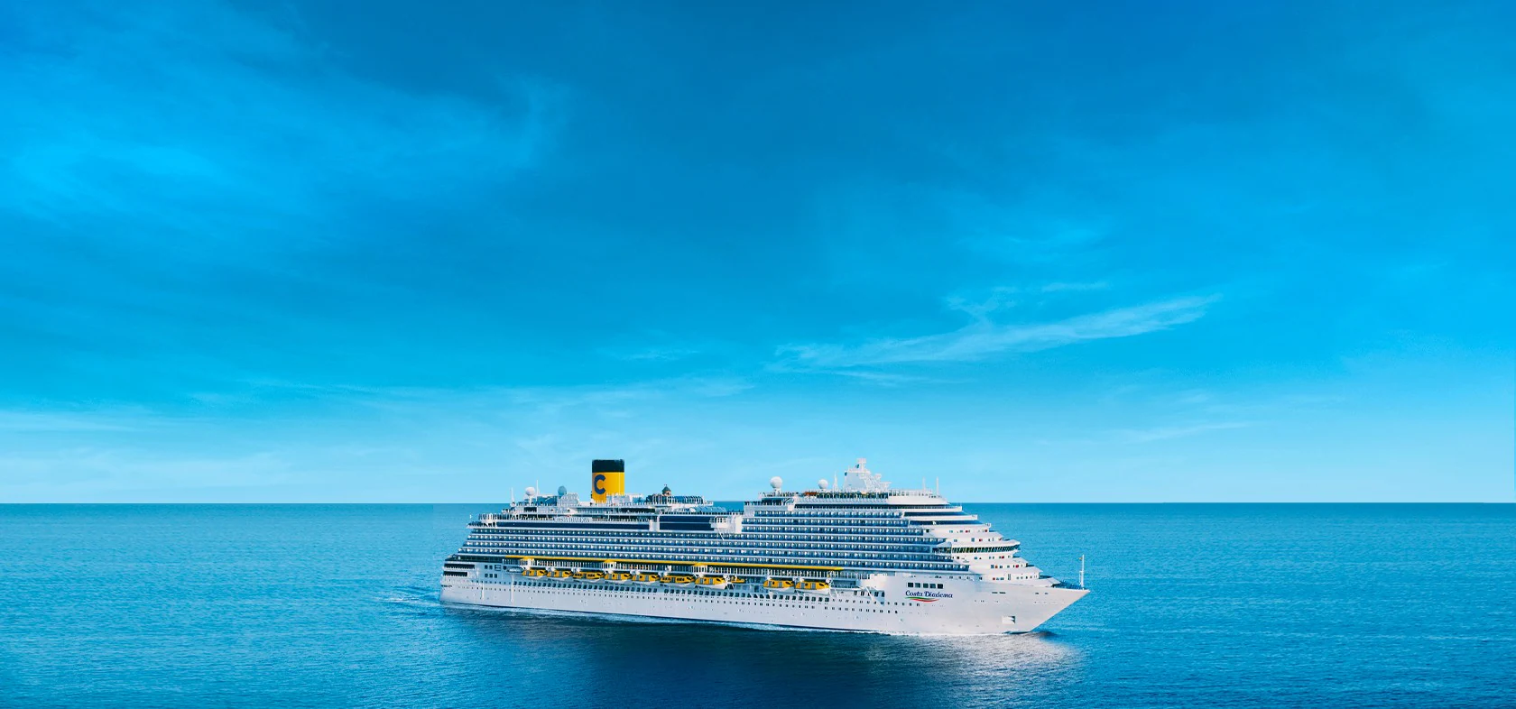 Imagem do navio Costa Diadema navegando